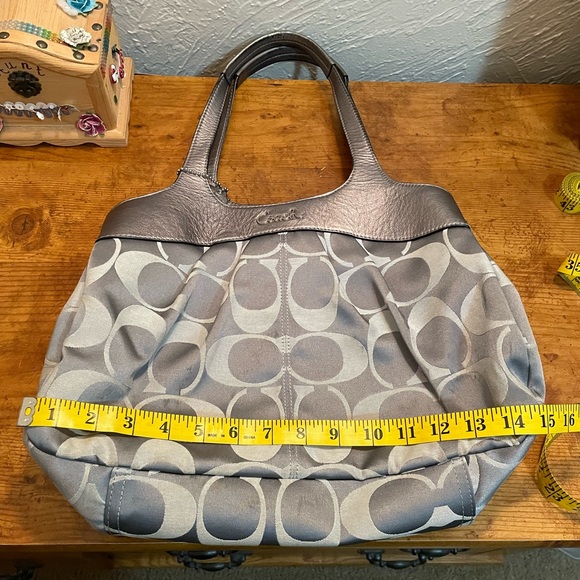 Beautiful Coach bag used once - Picture 2 of 8